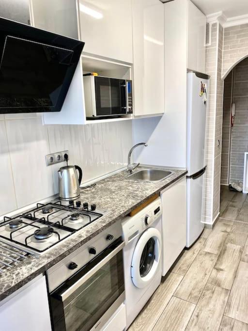 Shared Apartment! Piso Compartido! Общая Квартира! 塞维利亚 外观 照片